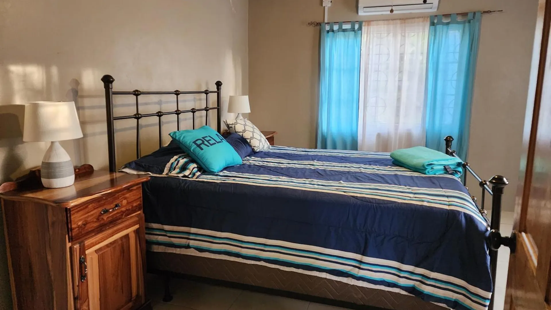 Kelsey'S Kastle Portland Jamaica Apartment Black Hill
